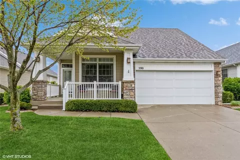 590 83rd St, West Des Moines, IA 50266