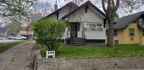 2015 E 13th St, Des Moines, IA 50316