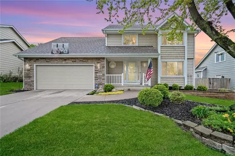 7507 Hickory Ln, Urbandale, IA 50322