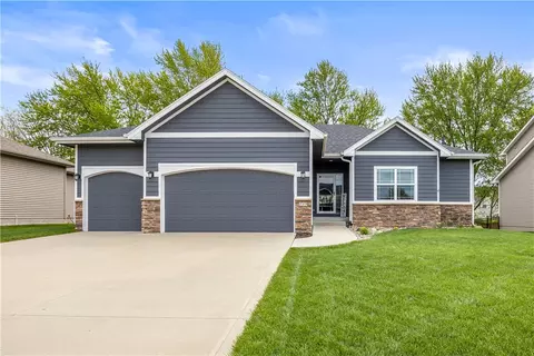 715 NE 41st Ct, Ankeny, IA 50021