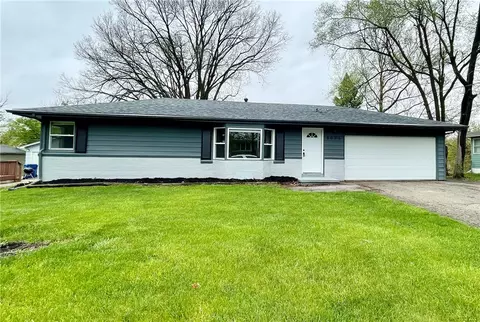 8056 Ridgeview Dr, Des Moines, IA 50320