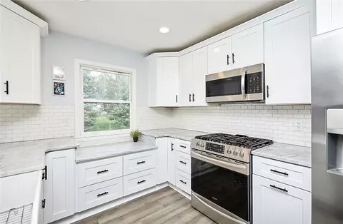 8275 NE 56th St, Bondurant, IA 50035