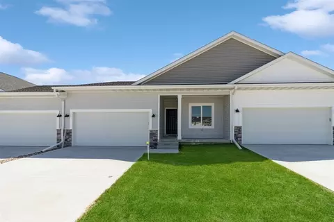 9636 Crestview Dr, West Des Moines, IA 50266