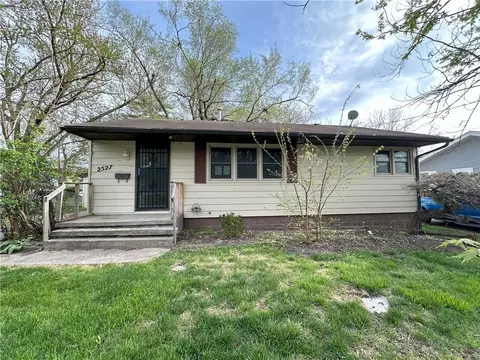 2527 E Sheridan Ave, Des Moines, IA 50317