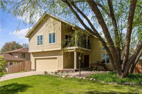 3521 Elm St, West Des Moines, IA 50265