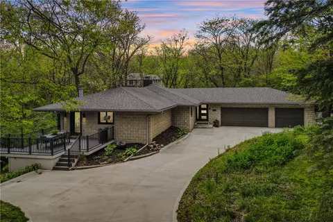 3748 Green Branch Dr, West Des Moines, IA 50265