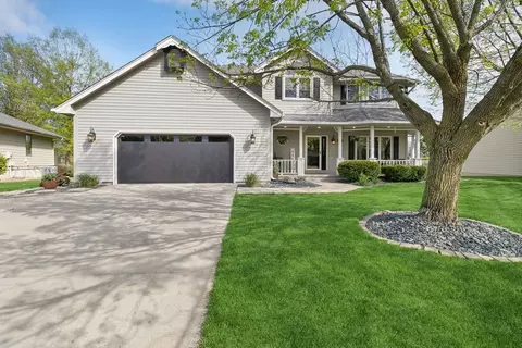 911 Brookview Dr, Altoona, IA 50009