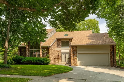 801 52nd Ct, West Des Moines, IA 50265