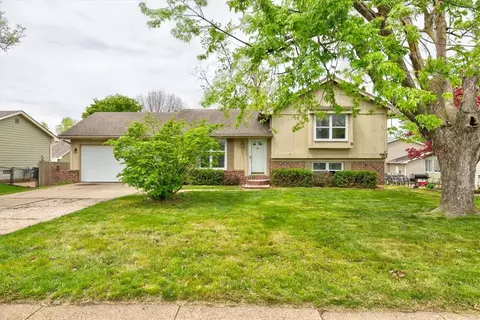 226 S Hickory Blvd, Pleasant Hill, IA 50327