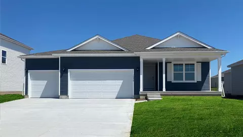 1025 Michael St SE, Bondurant, IA 50035