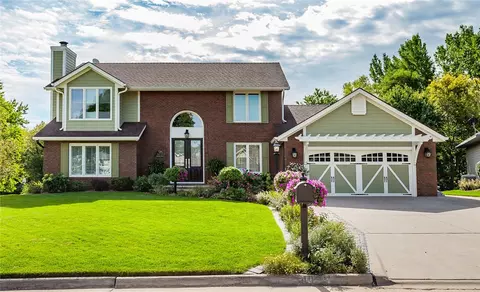 4021 Bayberry Ct, Urbandale, IA 50322