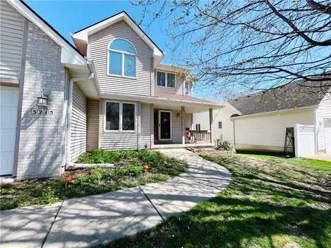 5215 69th St, Urbandale, IA 50322