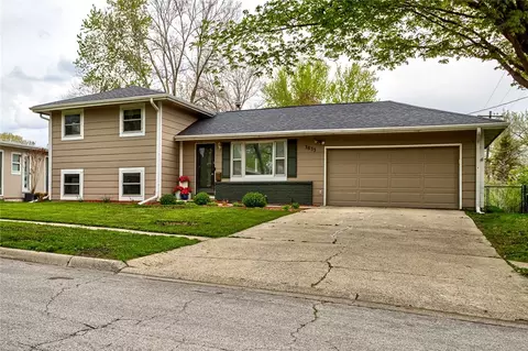 3833 Quebec St, Ames, IA 50014