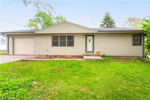 8057 Dema Dr, Des Moines, IA 50320
