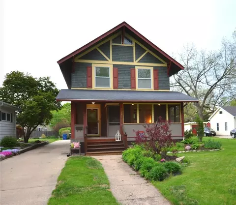 1225 43rd St, Des Moines, IA 50311