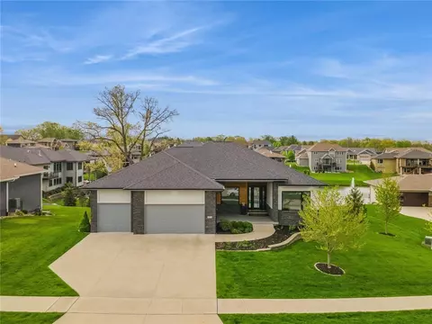 3075 Caterine Ct, Waukee, IA 50263