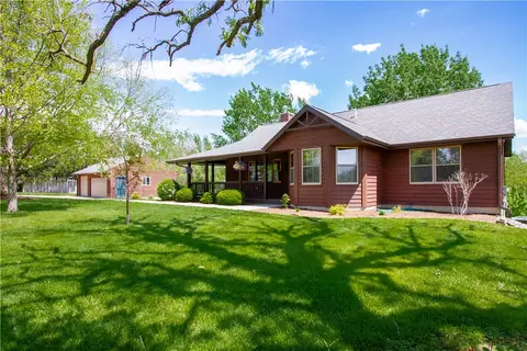 165 Delft Dr, Pella, IA 50219