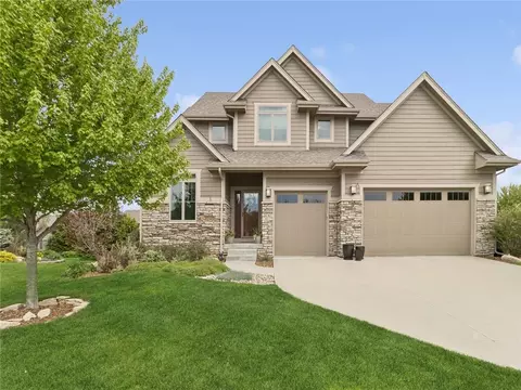 8283 Sky View Cir, West Des Moines, IA 50266