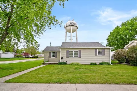 118 S 15th St, Adel, IA 50003