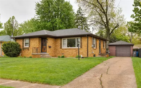 5628 Francis Ave, Des Moines, IA 50310