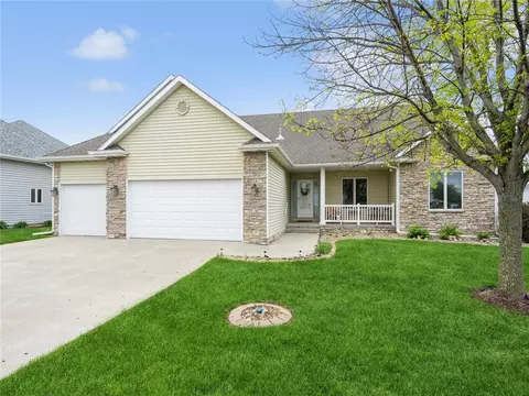 2002 N 9th St, Indianola, IA 50125