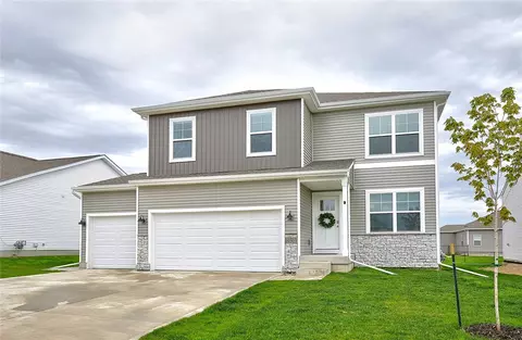 10503 Southerwick Pl, Johnston, IA 50131