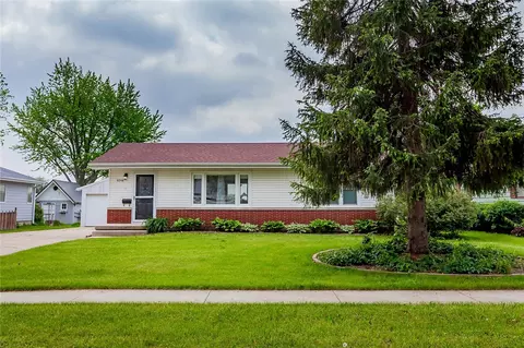 1016 W South St, Winterset, IA 50273