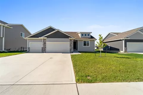 1405 NW Reinhart Dr, Ankeny, IA 50023