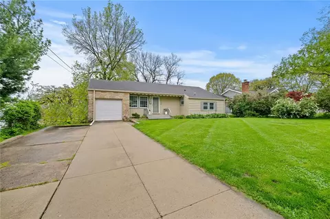 6116 Harwood Dr, Des Moines, IA 50312