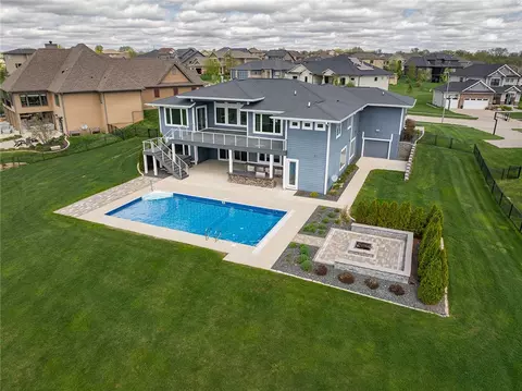 4708 154th St, Urbandale, IA 50323