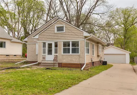 711 40th St, Des Moines, IA 50312