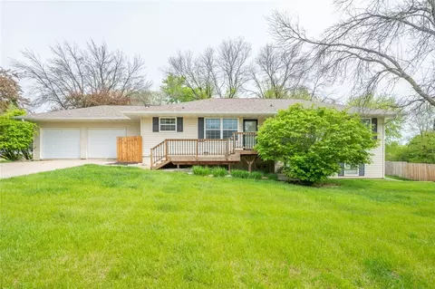 1207 Parkhill Dr, Norwalk, IA 50211