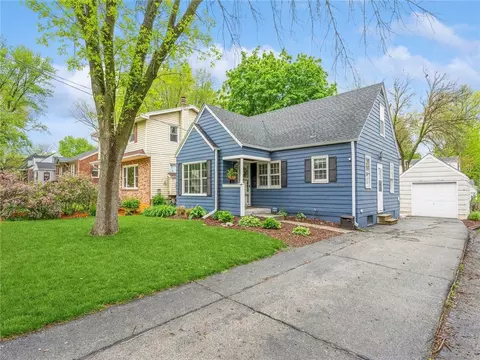 2115 40th Pl, Des Moines, IA 50310