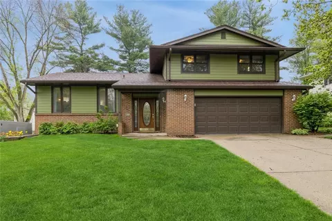 4712 Dakota Dr, West Des Moines, IA 50265