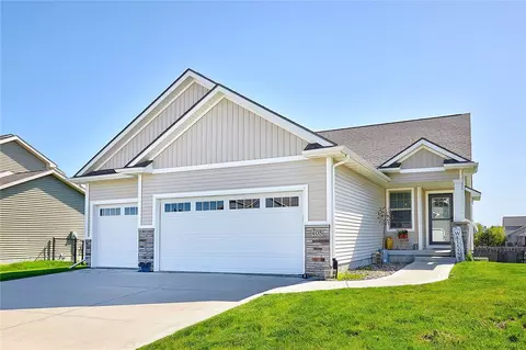 405 Shiloh Rose Pkwy NW, Bondurant, IA 50035