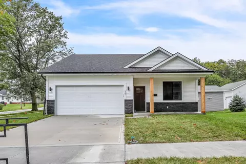 525 W 4th St S, Newton, IA 50208