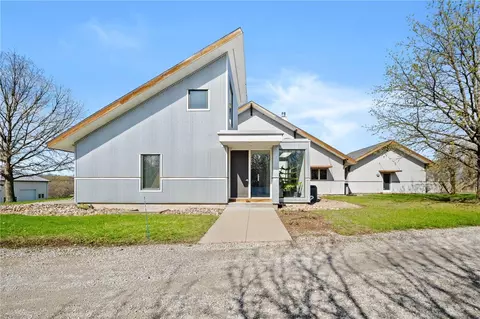 21675 Pony Farm Rd, Leon, IA 50144