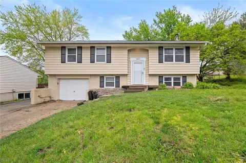 4421 Wakonda Dr, Norwalk, IA 50211