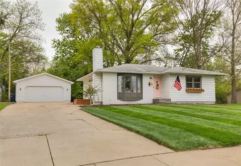 4420 61st St, Urbandale, IA 50322