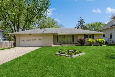 1141 24th St, West Des Moines, IA 50266