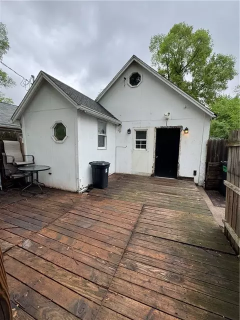 6725 SE Circle Dr, Carlisle, IA 50047