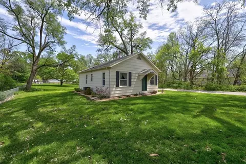 4103 E 32nd St, Des Moines, IA 50317