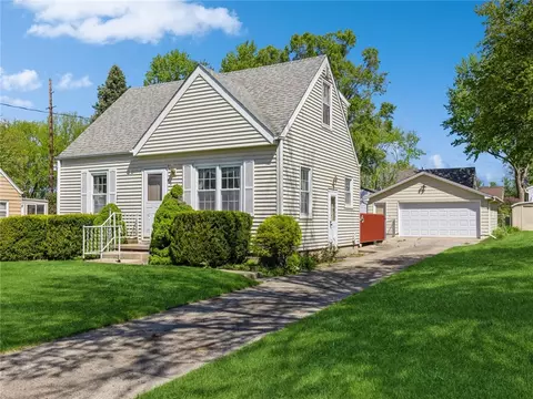 7125 Horton Ave, Urbandale, IA 50322