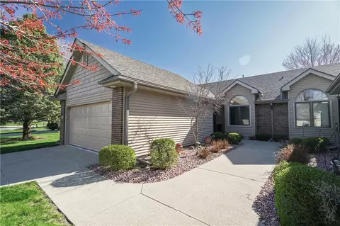 901 Brookview Dr, Altoona, IA 50009