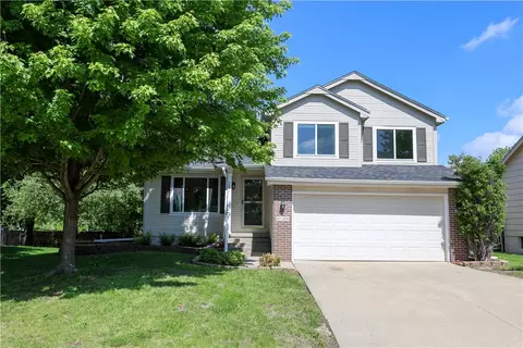 5159 Coachlight Dr, West Des Moines, IA 50265