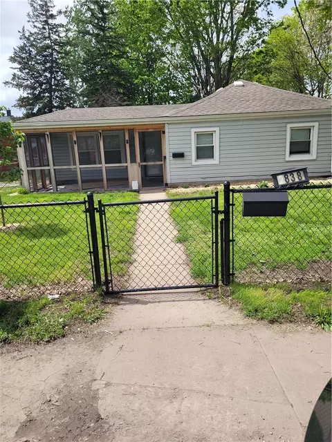 2838 Dean Ave, Des Moines, IA 50317