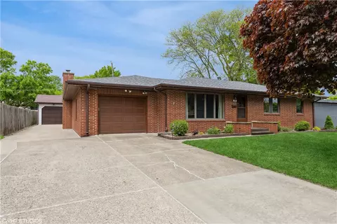 806 SE Sherman Dr, Ankeny, IA 50021