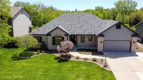 915 Brookview Dr, Altoona, IA 50009