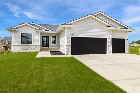 3007 Oak St, Norwalk, IA 50211