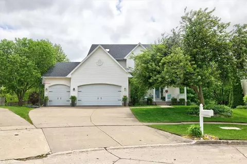 7836 Dakota Cir, West Des Moines, IA 50266